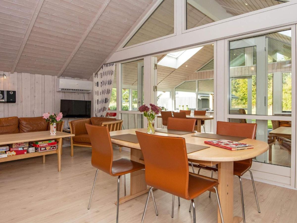 8 Person Holiday Home In Hovborg 外观 照片